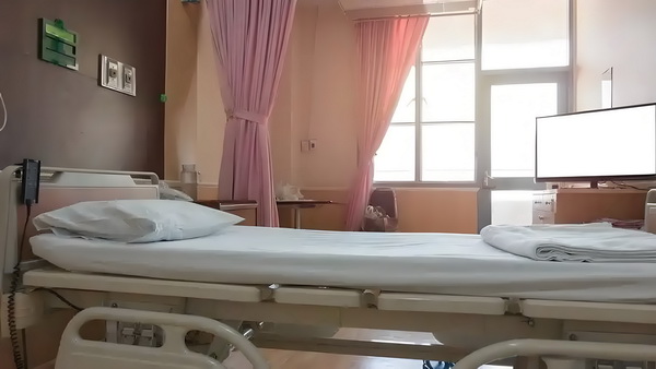 2025年落户深圳条件_要出道了吗？！霍汶希女儿hanni杂志封面首秀 各有关部门也力合在通作